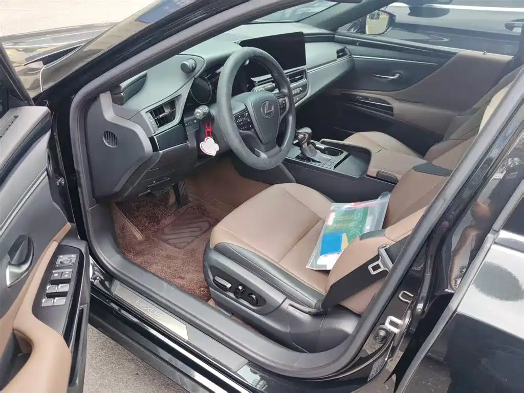 Lexus ES 2022 200 Excellence Edition фото 3