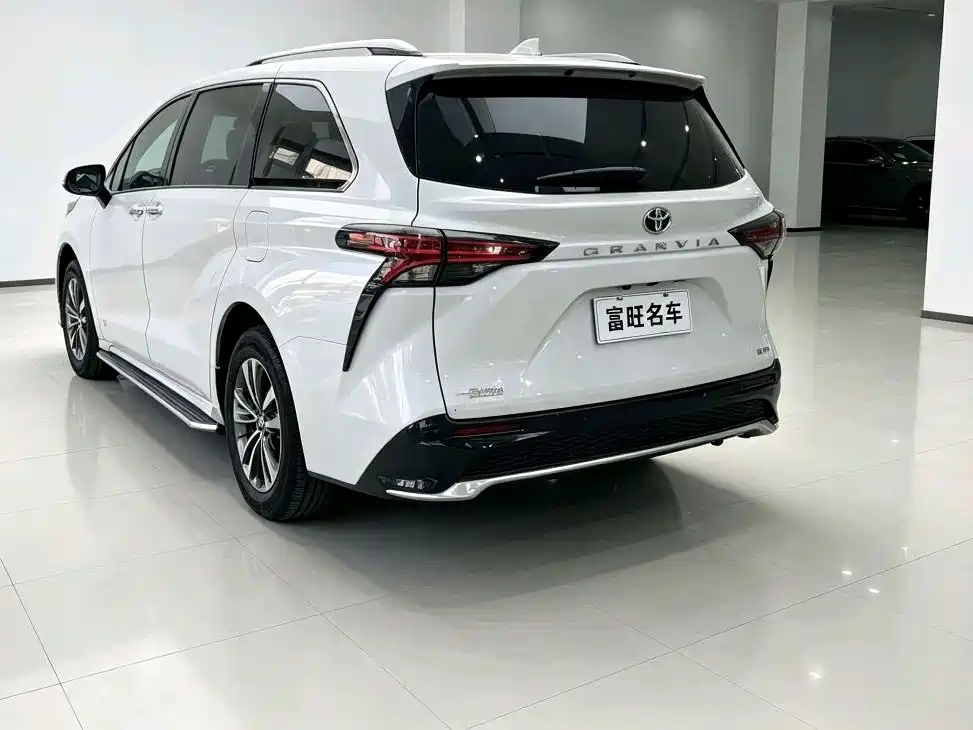 Toyota Granvia 2025 2024 2.5L Hybrid Luxury