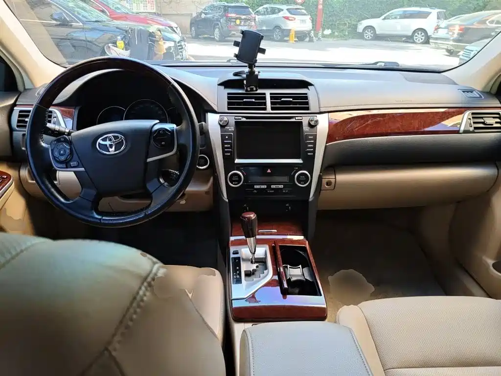 Toyota Camry 2012 2.5G Luxury Edition фото 10