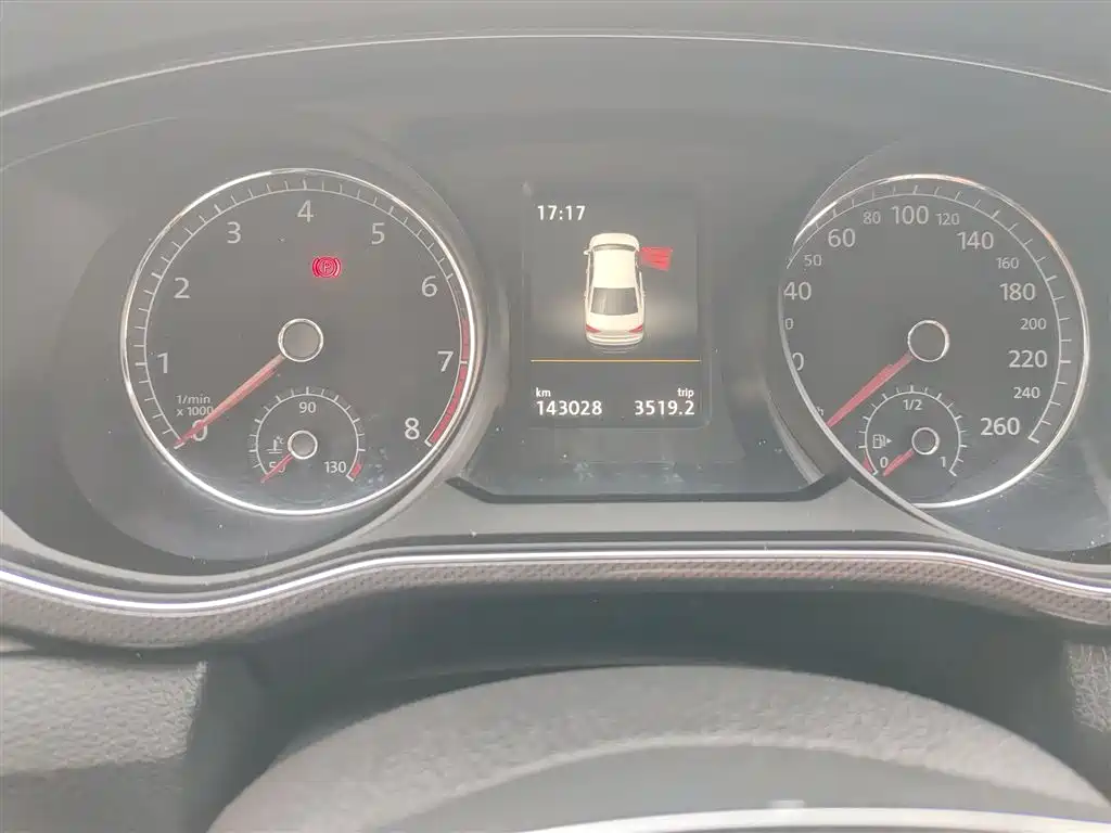 Volkswagen Passat 2017 330TSI DSG Luxury фото 11