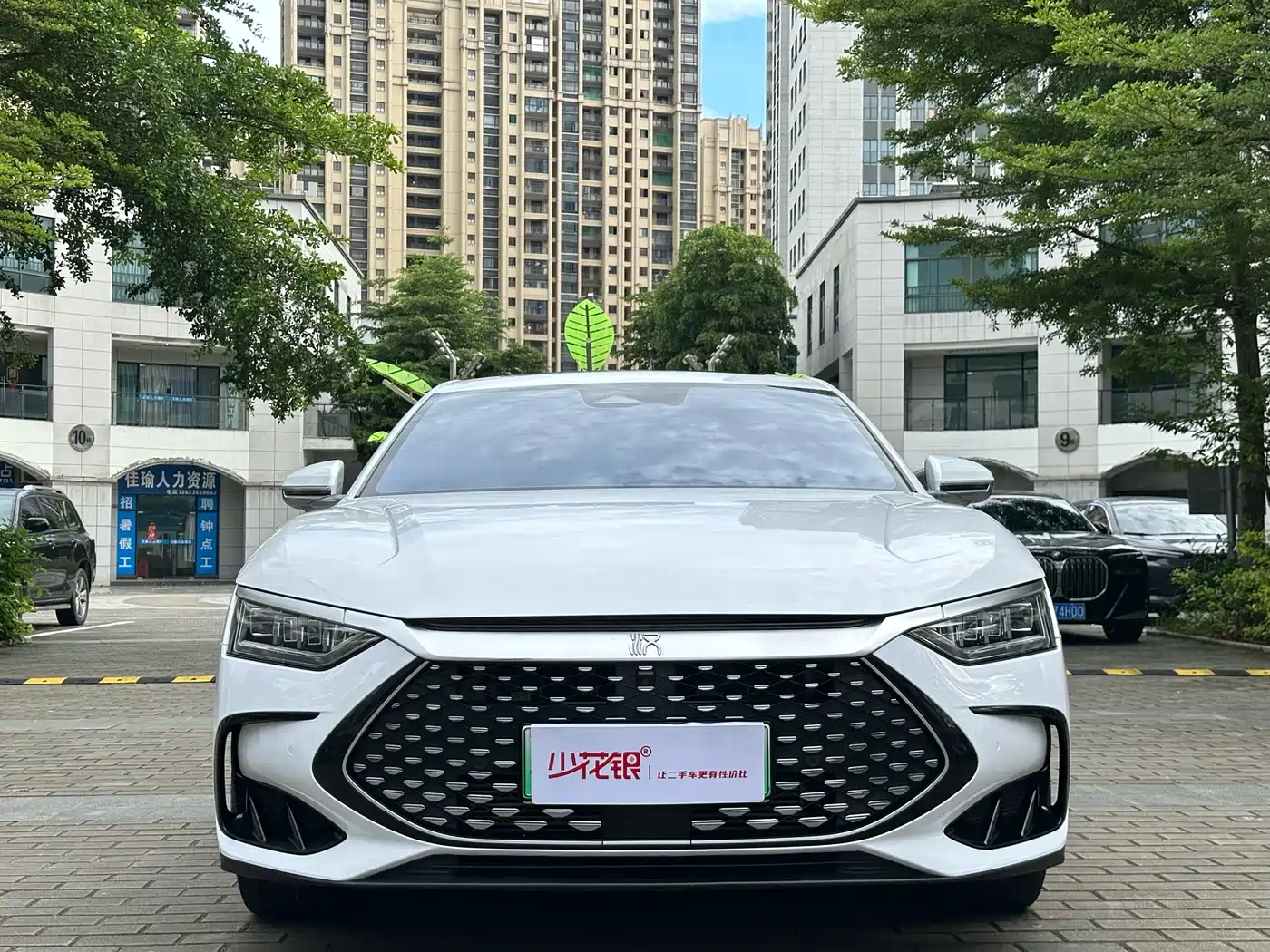 BYD Han 2022 DM-i 121KM Premium фото 2