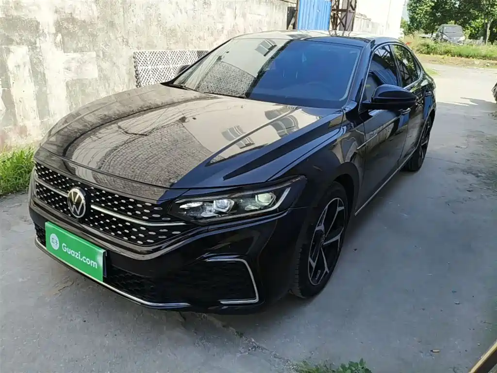 Volkswagen Passat 2023 Facelift 330TSI Starlight Luxury Edition фото 2