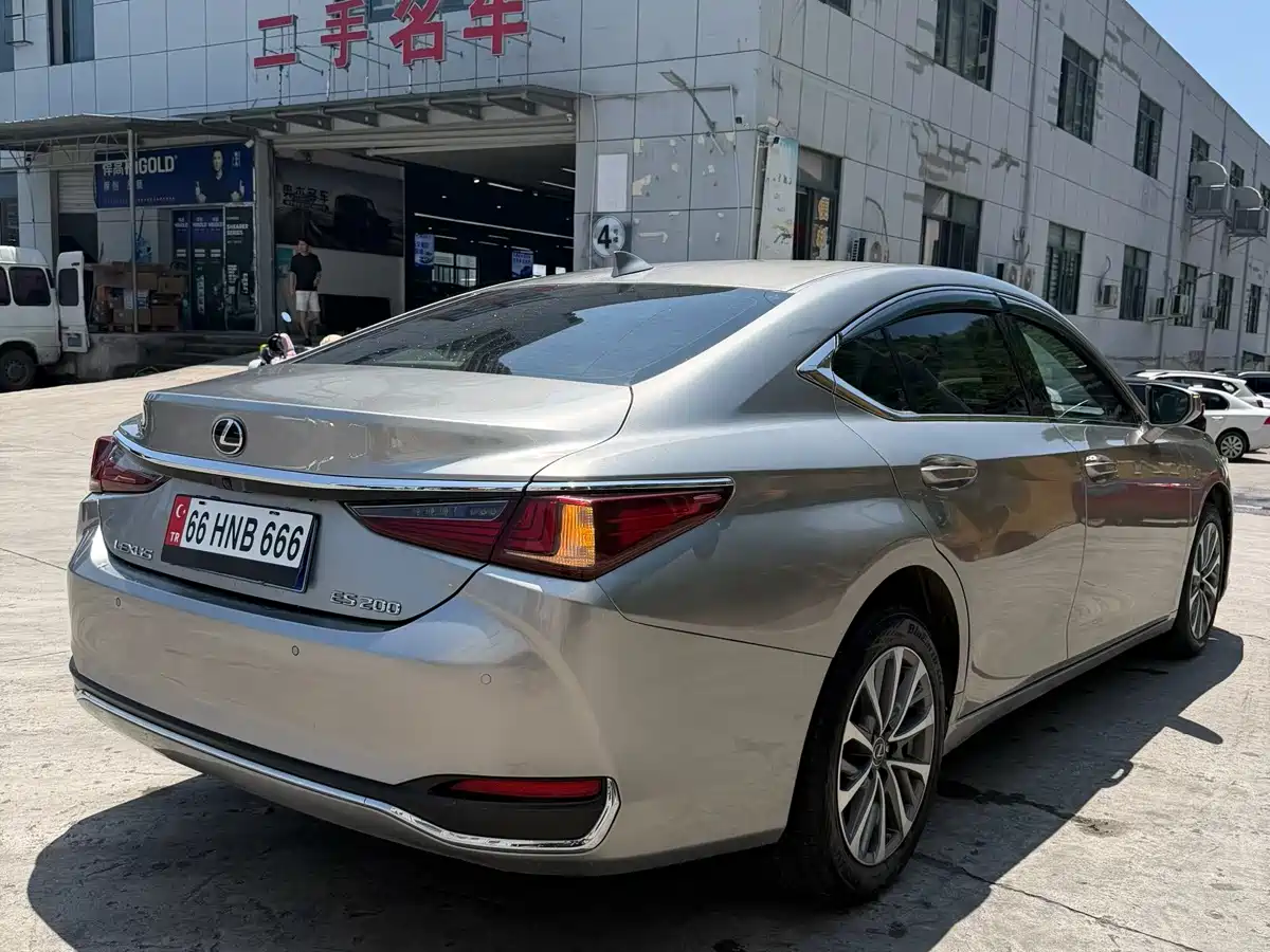 Lexus ES 2021 200 Luxury Edition фото 7