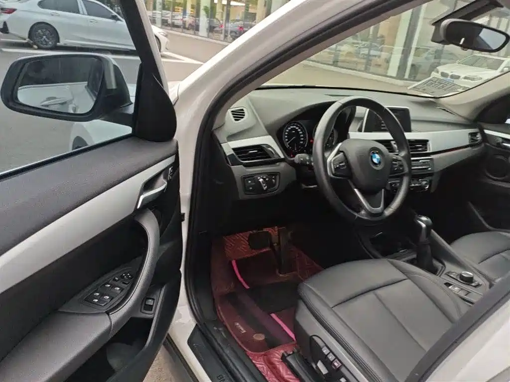 BMW X1 2019 sDrive20Li Leading Model фото 2