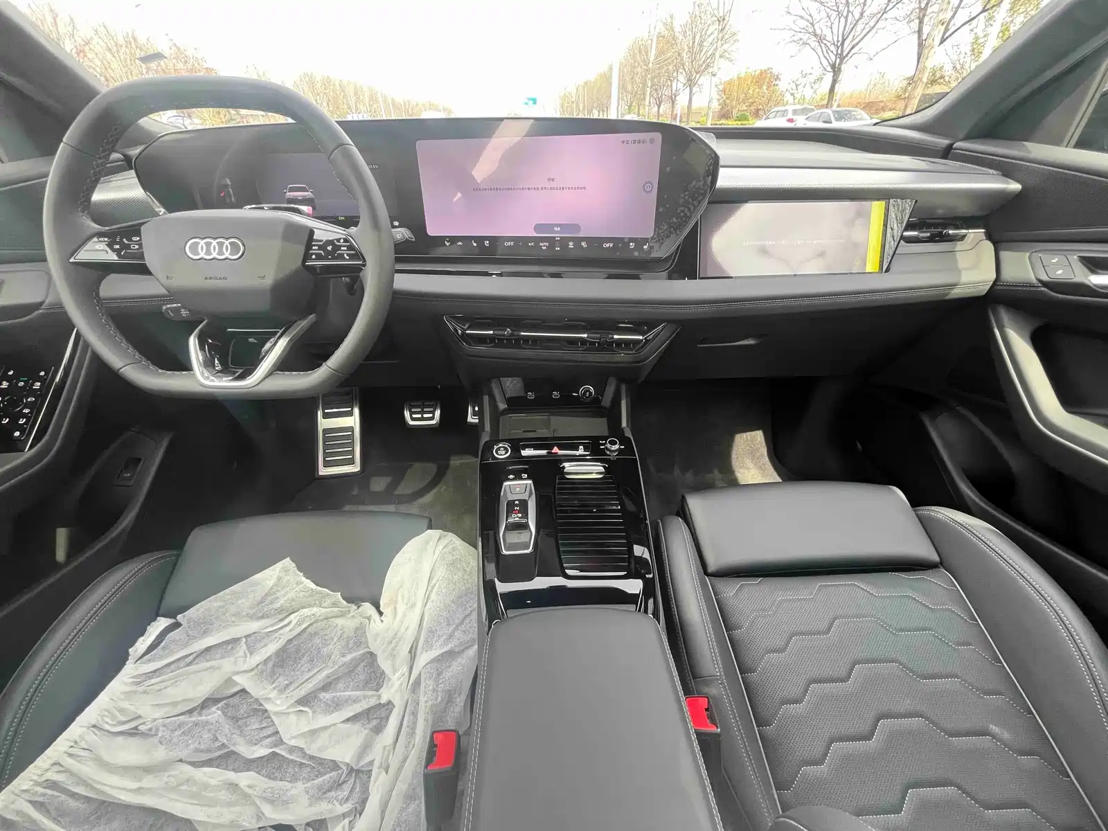 Фото 27 - Audi Q6L e-tron