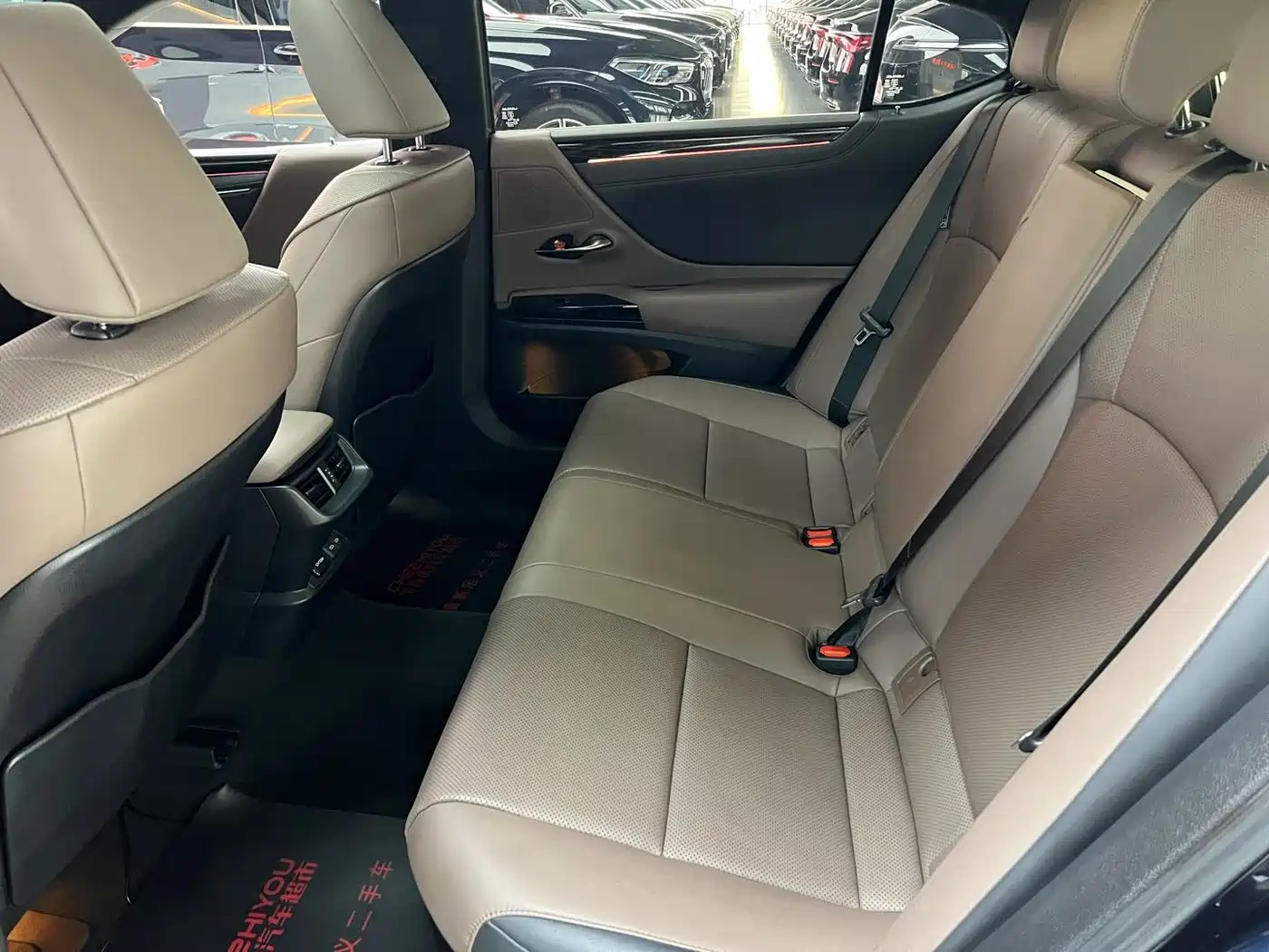 Lexus ES 2022 300h Excellence Edition фото 10