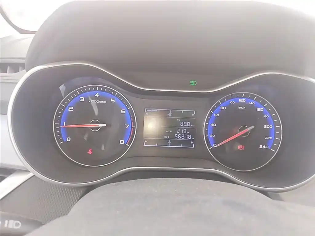 Фото 12 - Geely Vision