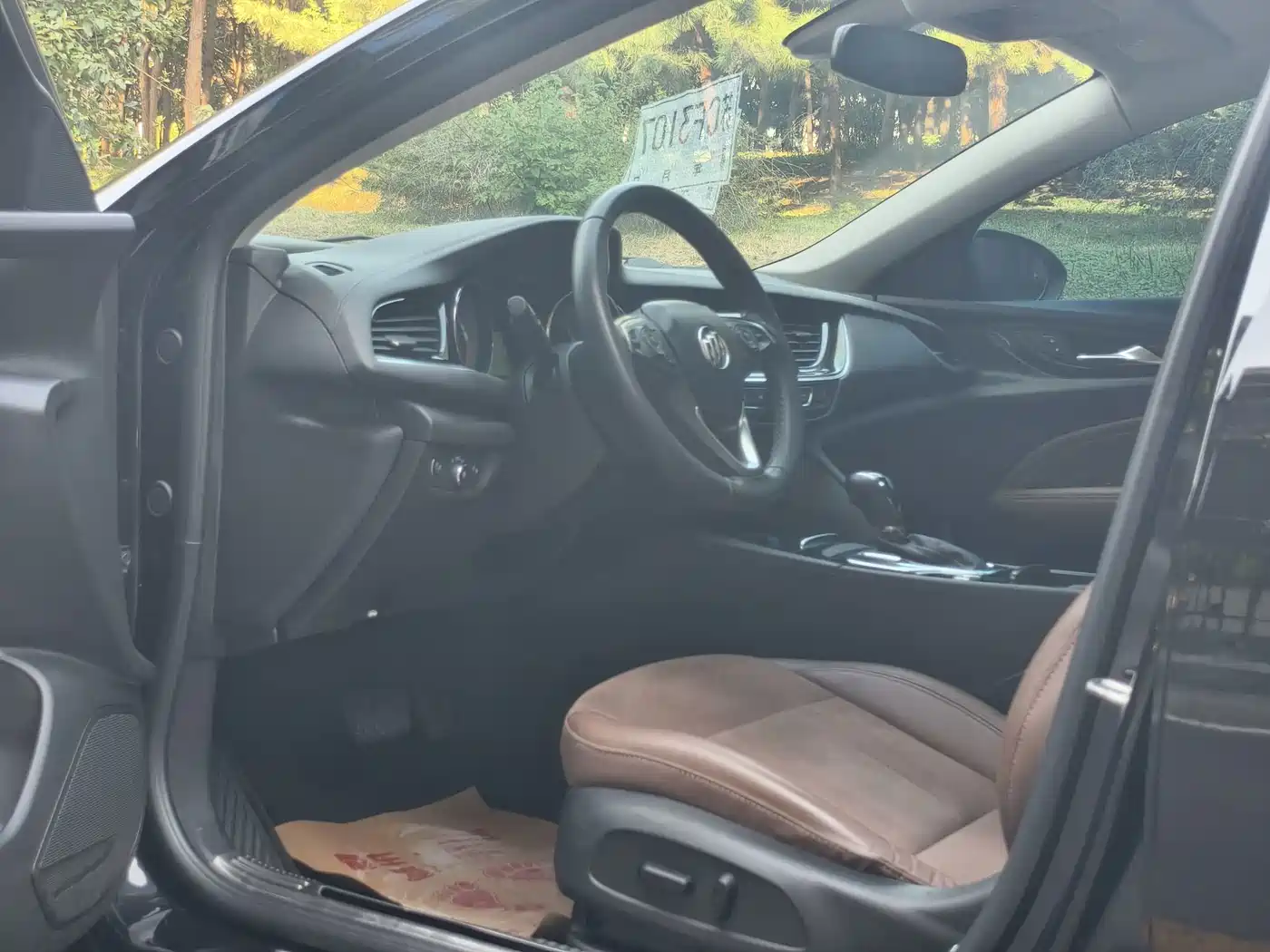 Photo 4 - Buick Regal