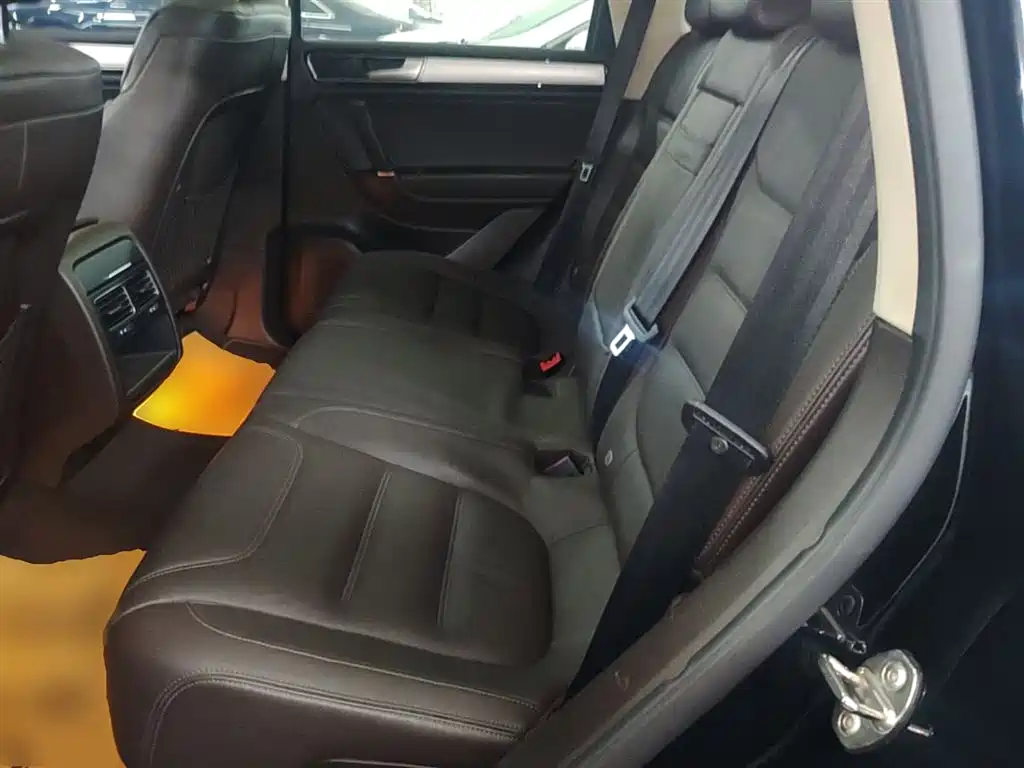 Volkswagen Touareg 2016 3.0TSI Glamour Edition фото 17