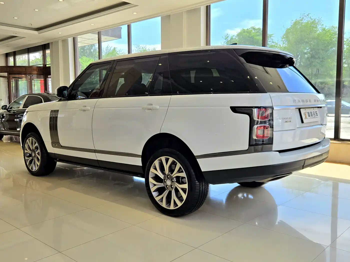 Land Rover Range Rover 2018 3.0 SC V6 Vogue Heritage Extended Edition фото 5