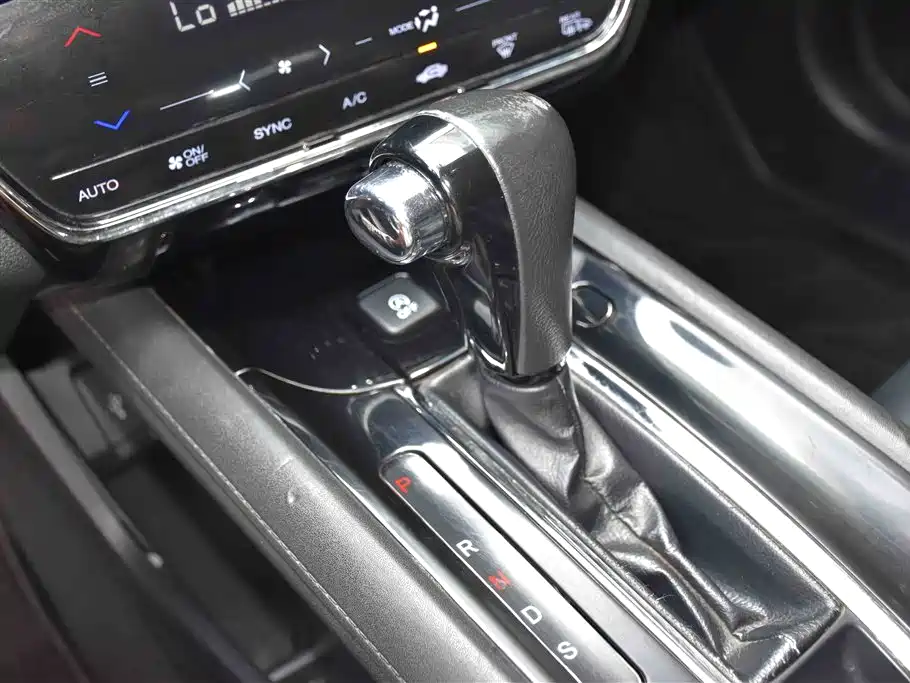 Honda Vezel 2015 2015 1.8L CVT 4WD Flagship Model