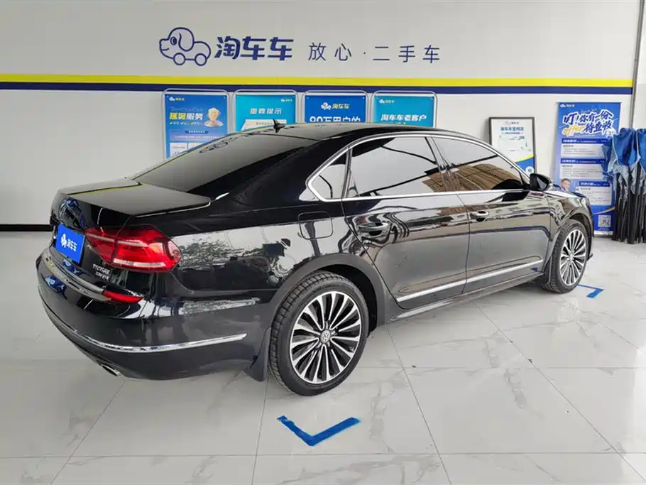 Volkswagen Passat 2017 330TSI DSG Luxury фото 3