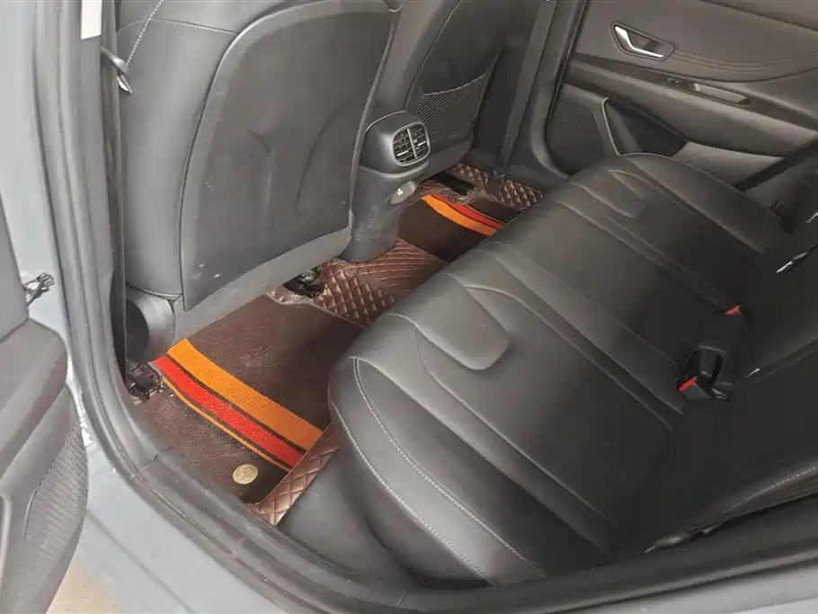 Hyundai Elantra 2022 1.5L CVT LUX Premium Edition фото 11