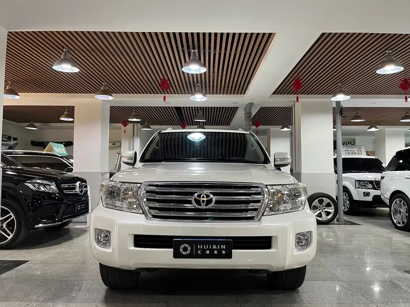 Toyota Land Cruiser (Import) 2015 4.0L V6 Middle East Low Configuration Edition фото 2