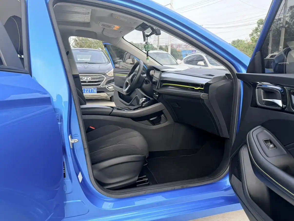 Фото 7 - Roewe i5