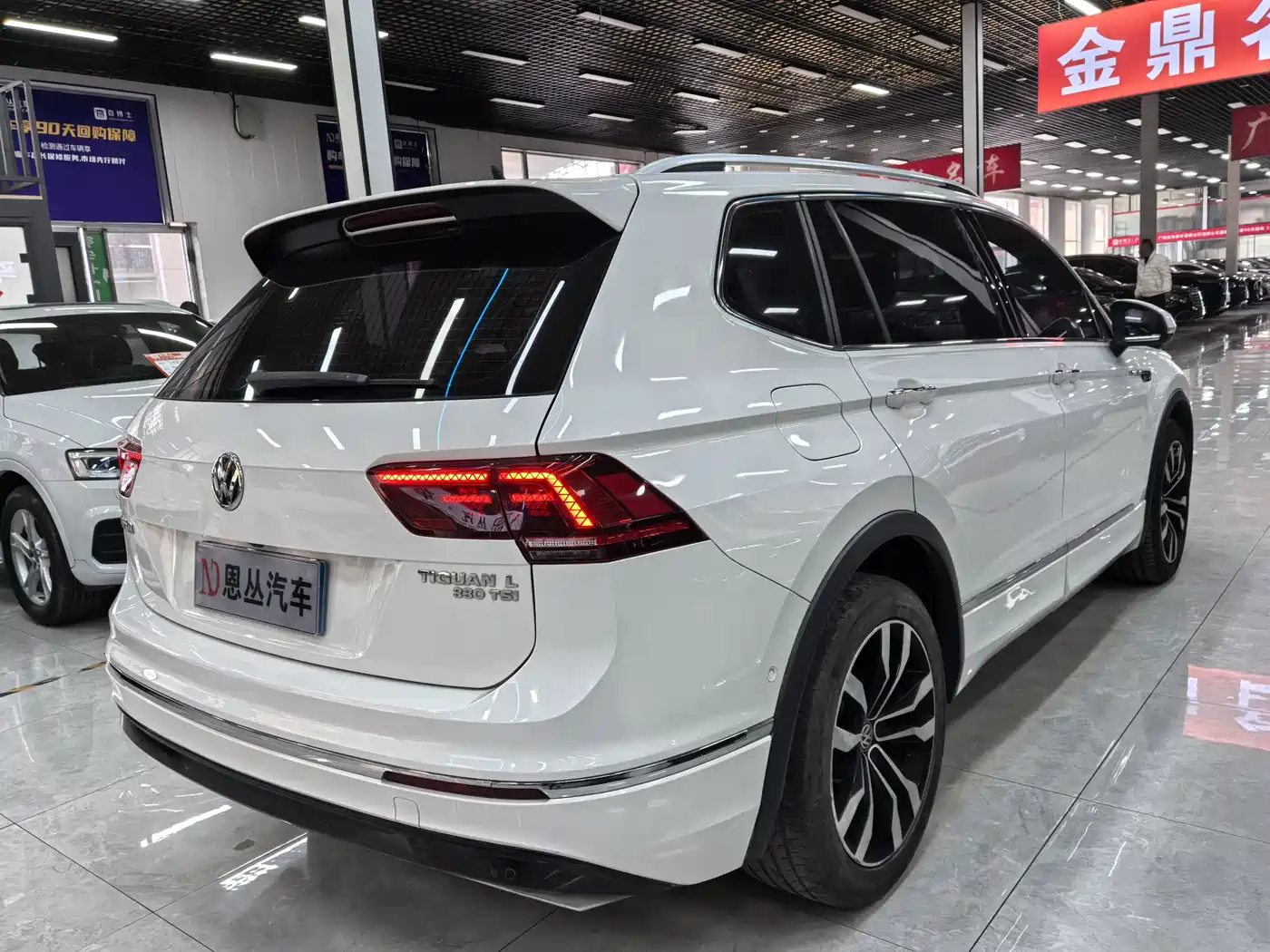 VOLKSWAGEN TIGUAN L