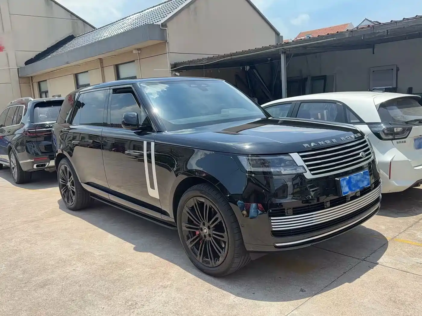 Land Rover Range Rover 2026 2025 3.0 L6 400PS Flourishing Era Extended Wheelbase