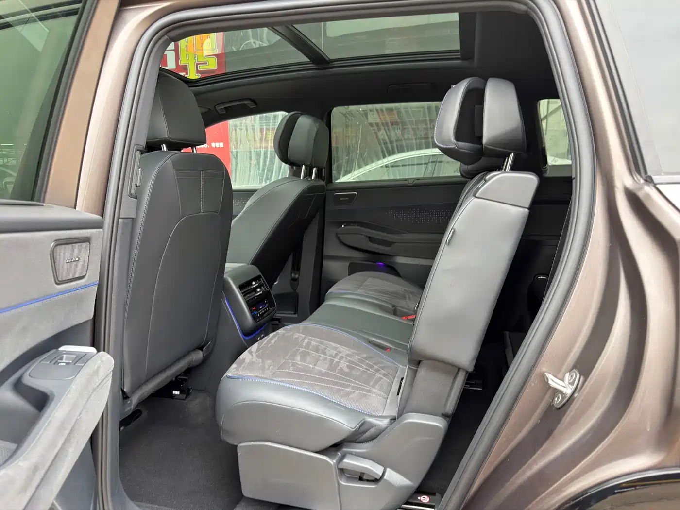 Volkswagen Teramont 2025 Teramont Pro 450TSI 4WD Summit Edition фото 9