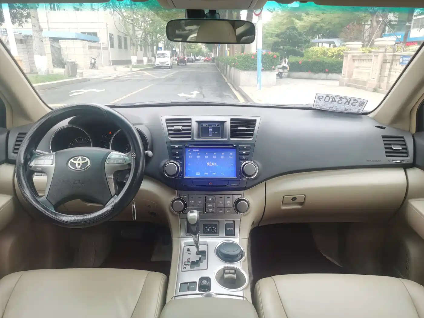 Toyota Highlander 2011 2.7L 2WD 7-seat Luxury фото 7