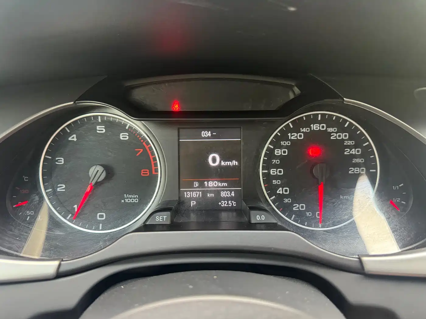 Audi A4L 2012 2.0 TFSI Automatic Technology фото 17