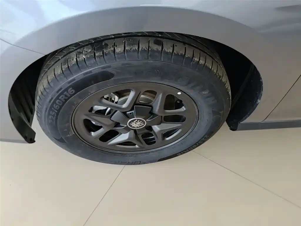 BYD Qin PLUS 2026 DM-i Smart Edition 128KM Progressive фото 23