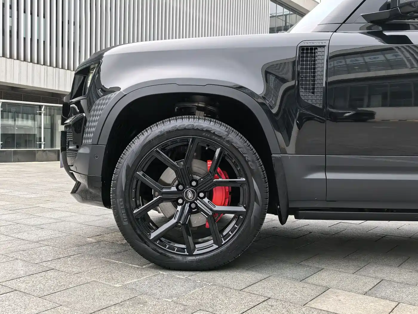 Land Rover Defender 2023 Model 110 3.0T P400 Dark Special Edition фото 20