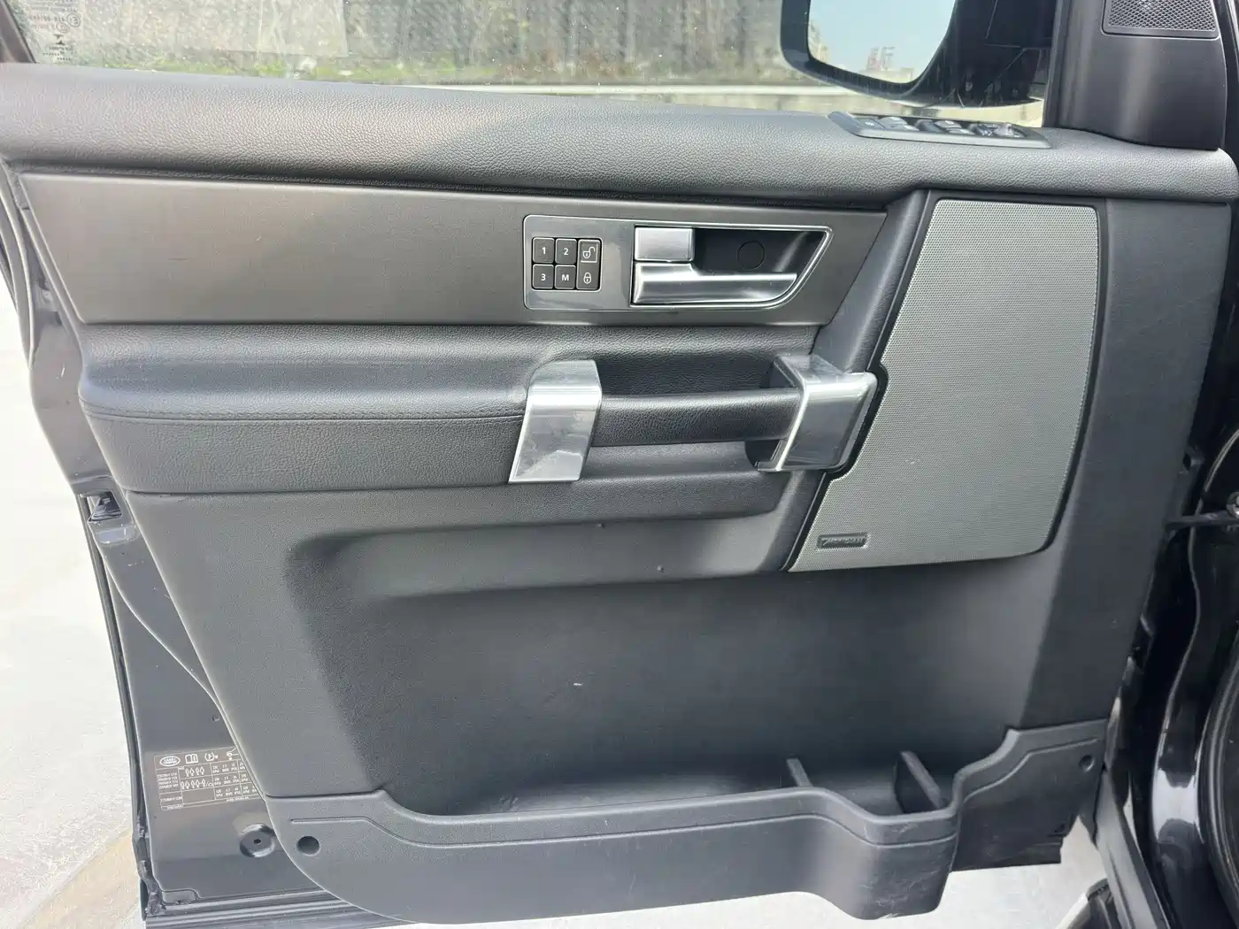 Land Rover Discovery 2014 3.0 SDV6 HSE Diesel фото 23