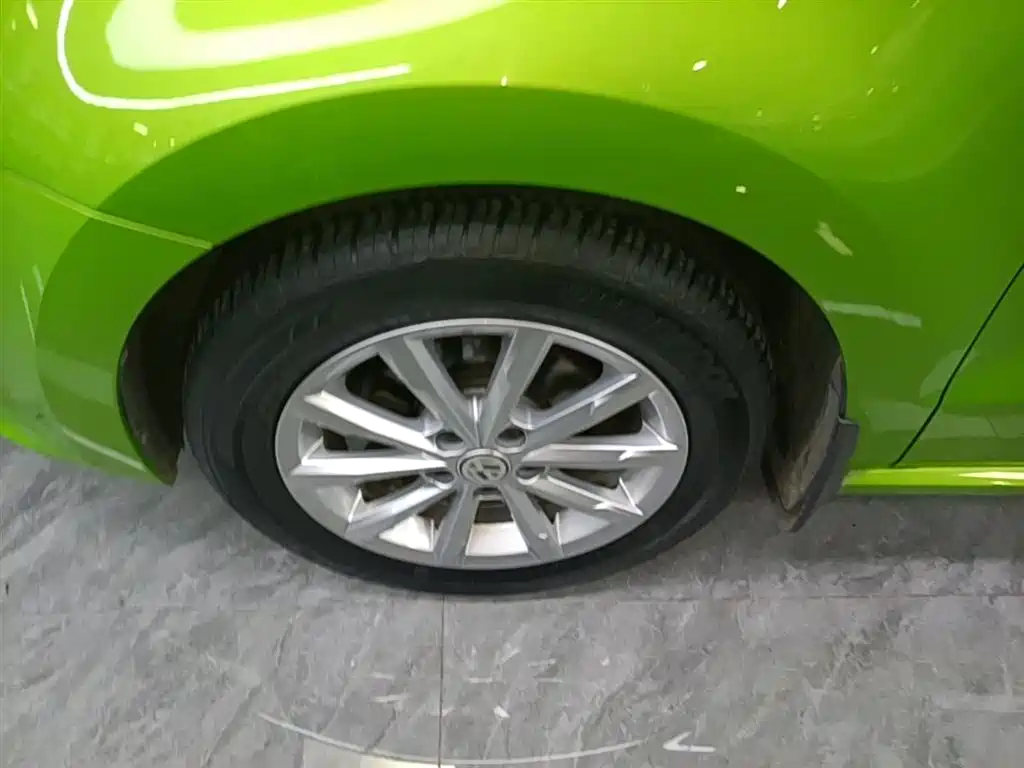 Volkswagen Polo 2014 1.6L Automatic Luxury Edition фото 23
