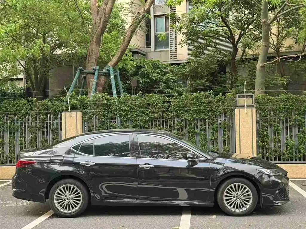 Toyota Camry 2024 Hybrid 2.0HE Elite Edition фото 4