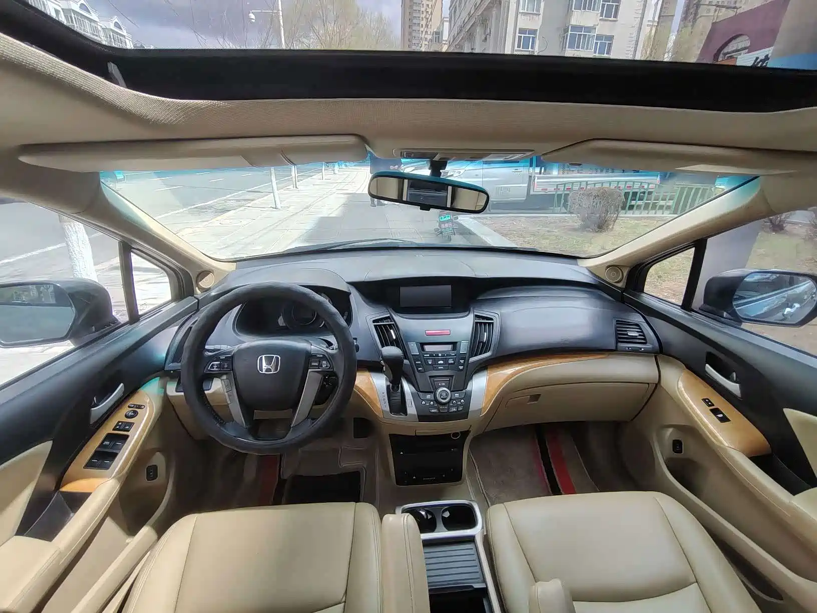 Photo 8 - Honda Odyssey