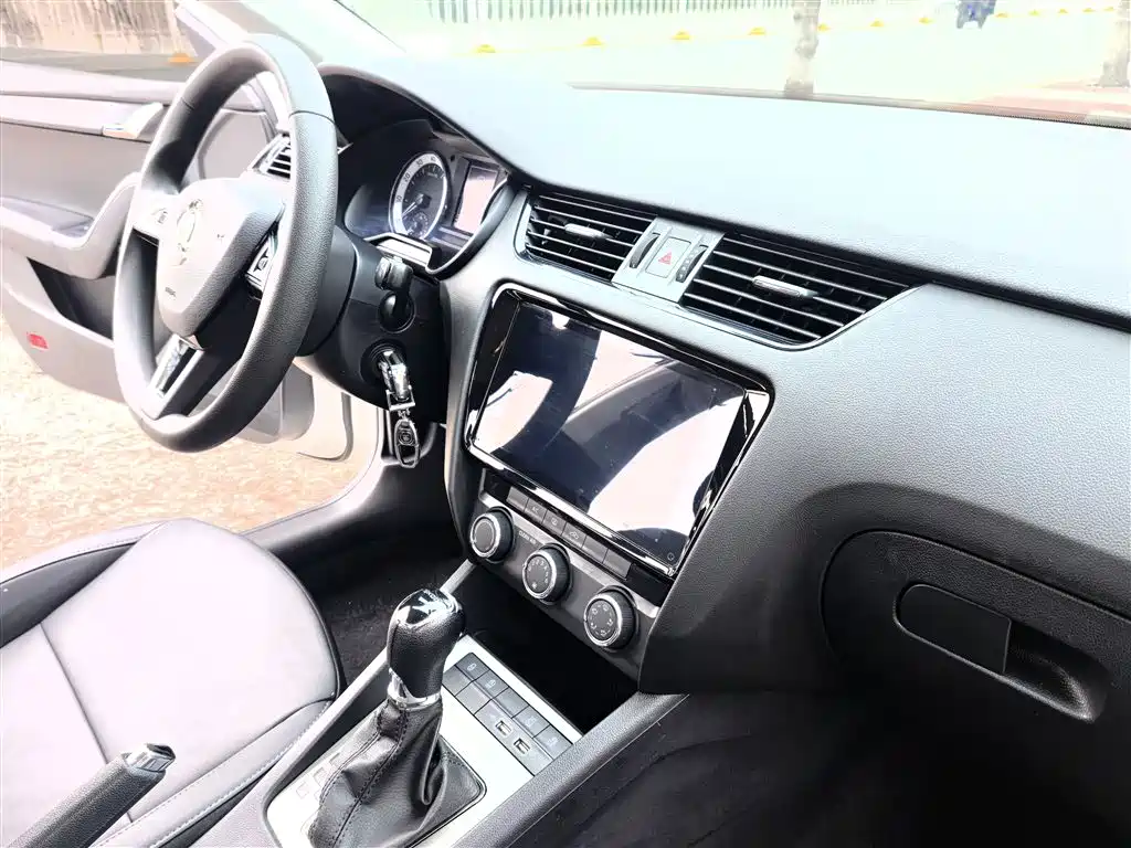 Škoda Octavia 2022 1.5L Automatic Comfort Edition фото 18