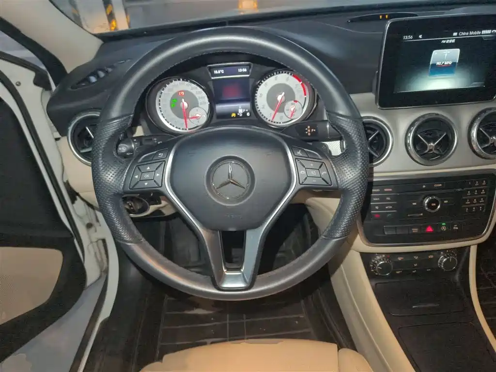 Mercedes-Benz GLA 2016 GLA 200 Dynamic фото 3