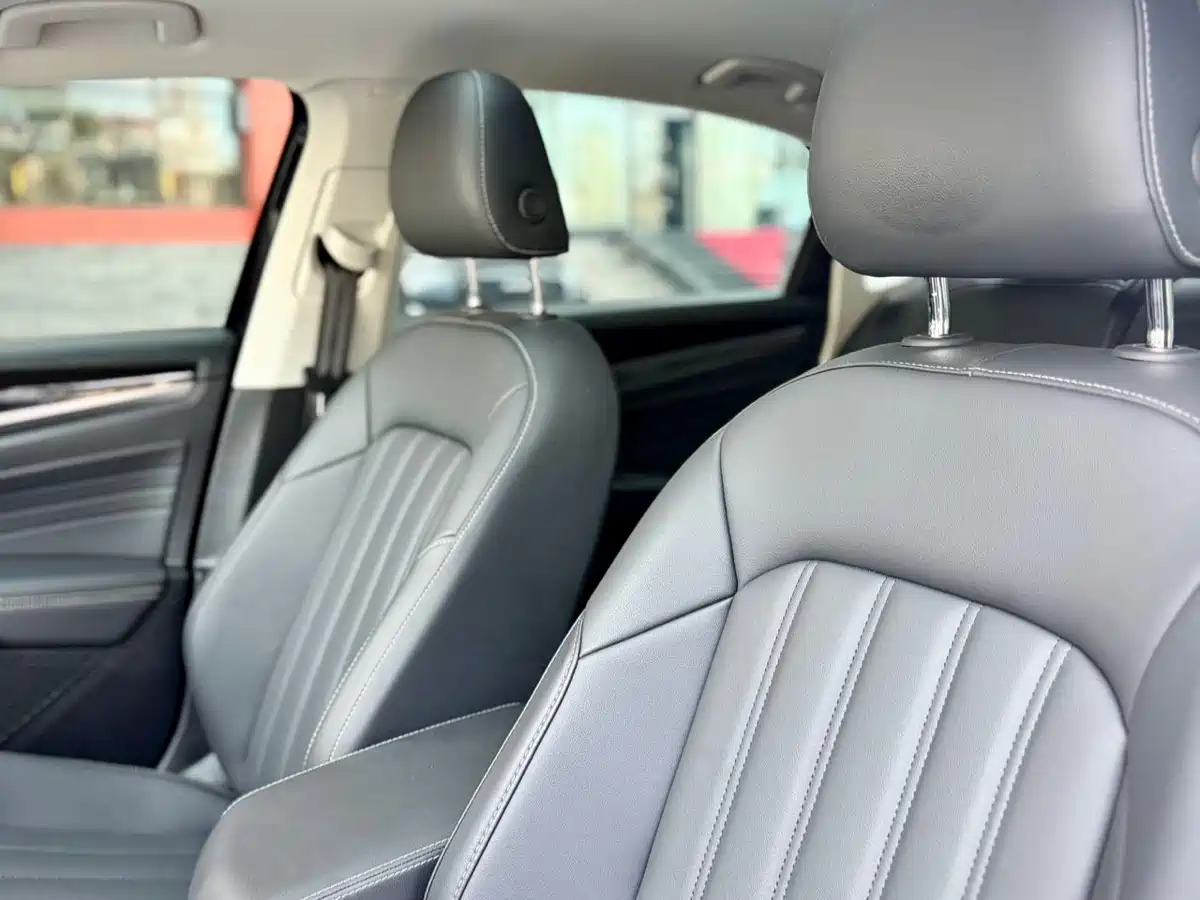 Volkswagen Passat 2022 280TSI Business Edition фото 18