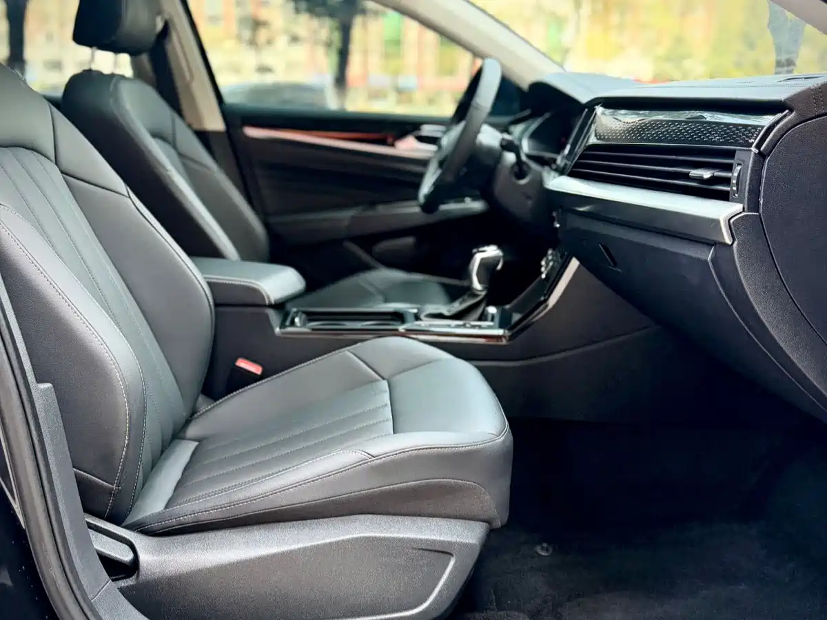 Volkswagen Passat 2022 280TSI Business Edition фото 13