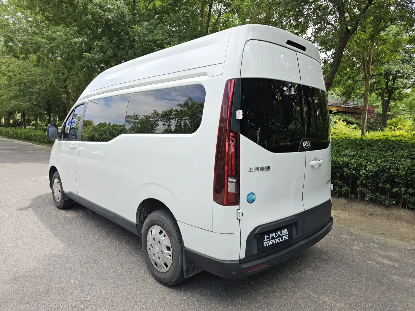 SAIC Maxus Xintu V70 2023 Model 2.0T Elite Edition Automatic Long Wheelbase Medium Roof 6/7-Seater фото 4