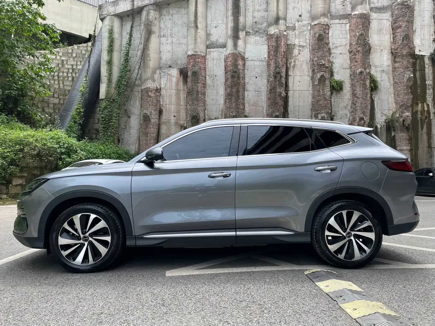 BYD Song PLUS PHEV 2024 Glory Edition DM-i 110km Flagship PLUS фото 4