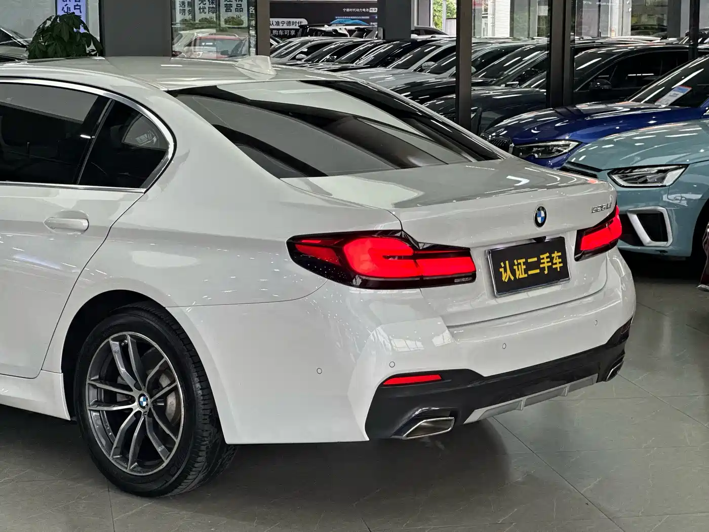 BMW 5 Series 2021 525Li M Sport Package фото 12