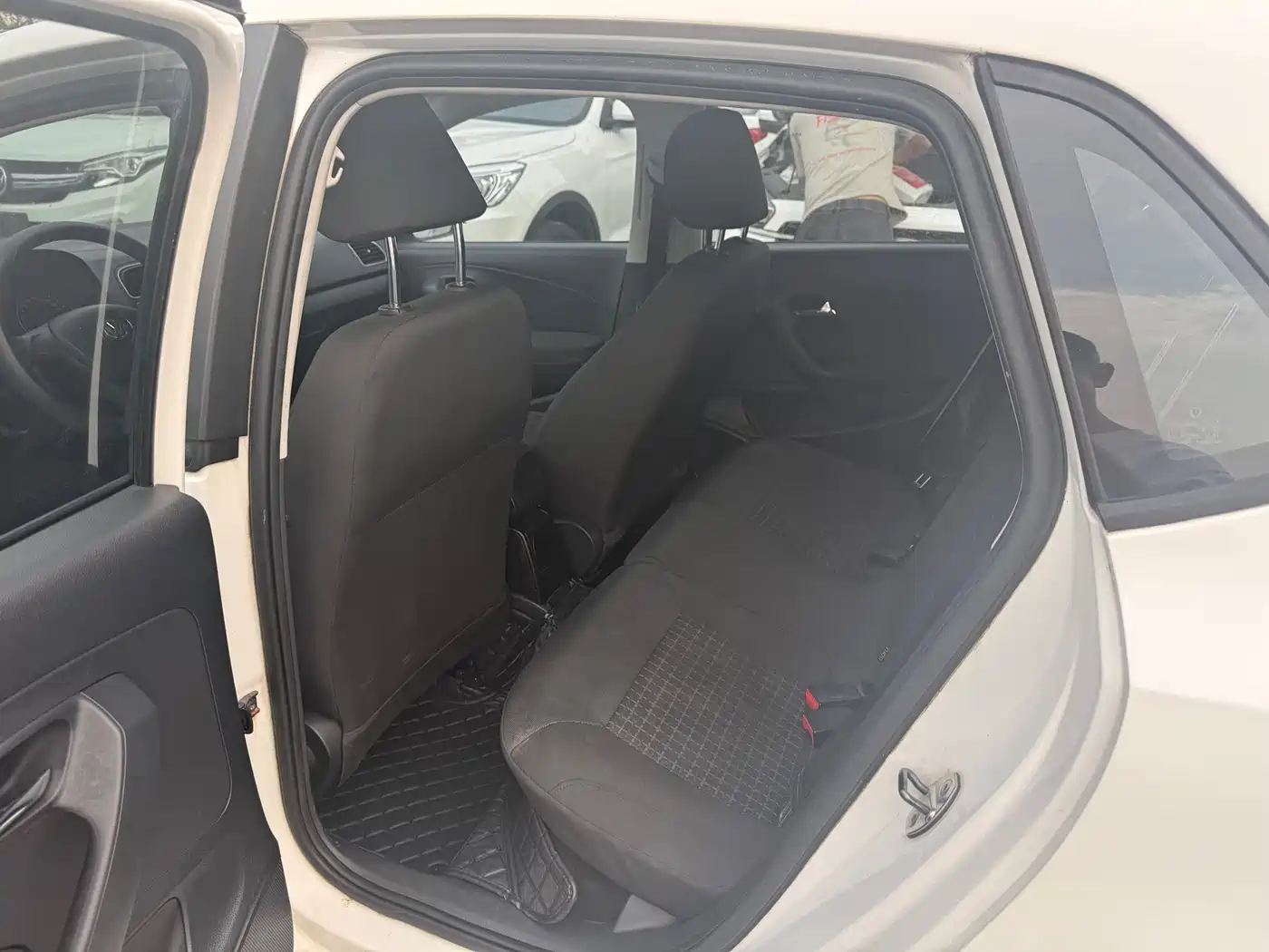 Volkswagen Polo 2014 1.6L Automatic Comfort Edition фото 5