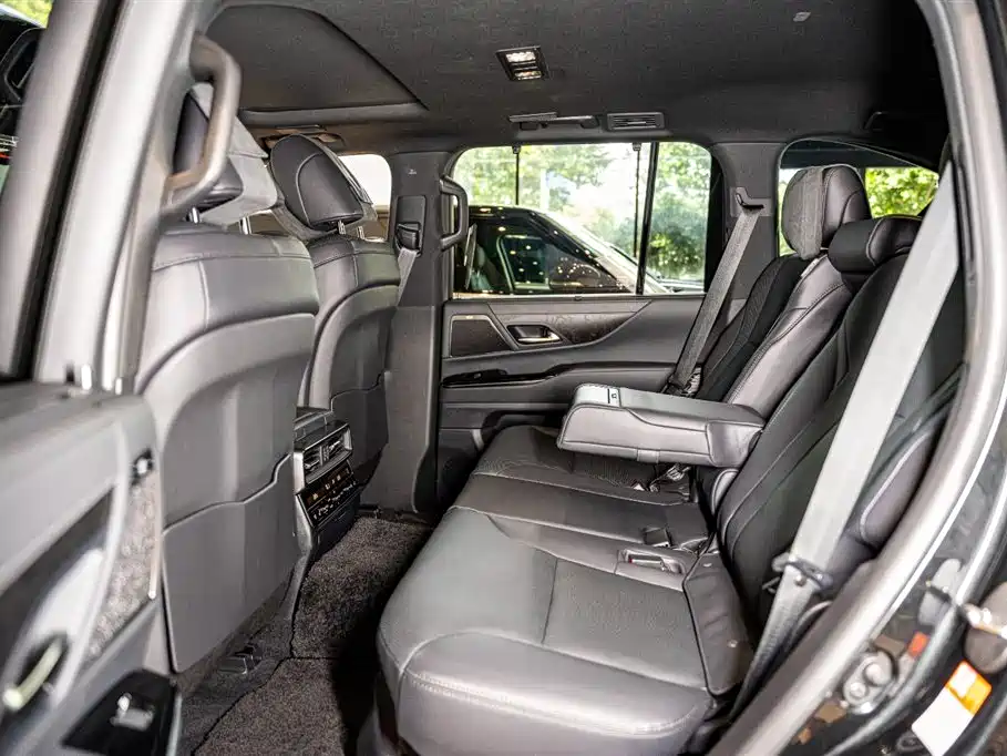 Lexus LX 2025 700h OVERTRAIL Frontier Edition фото 11