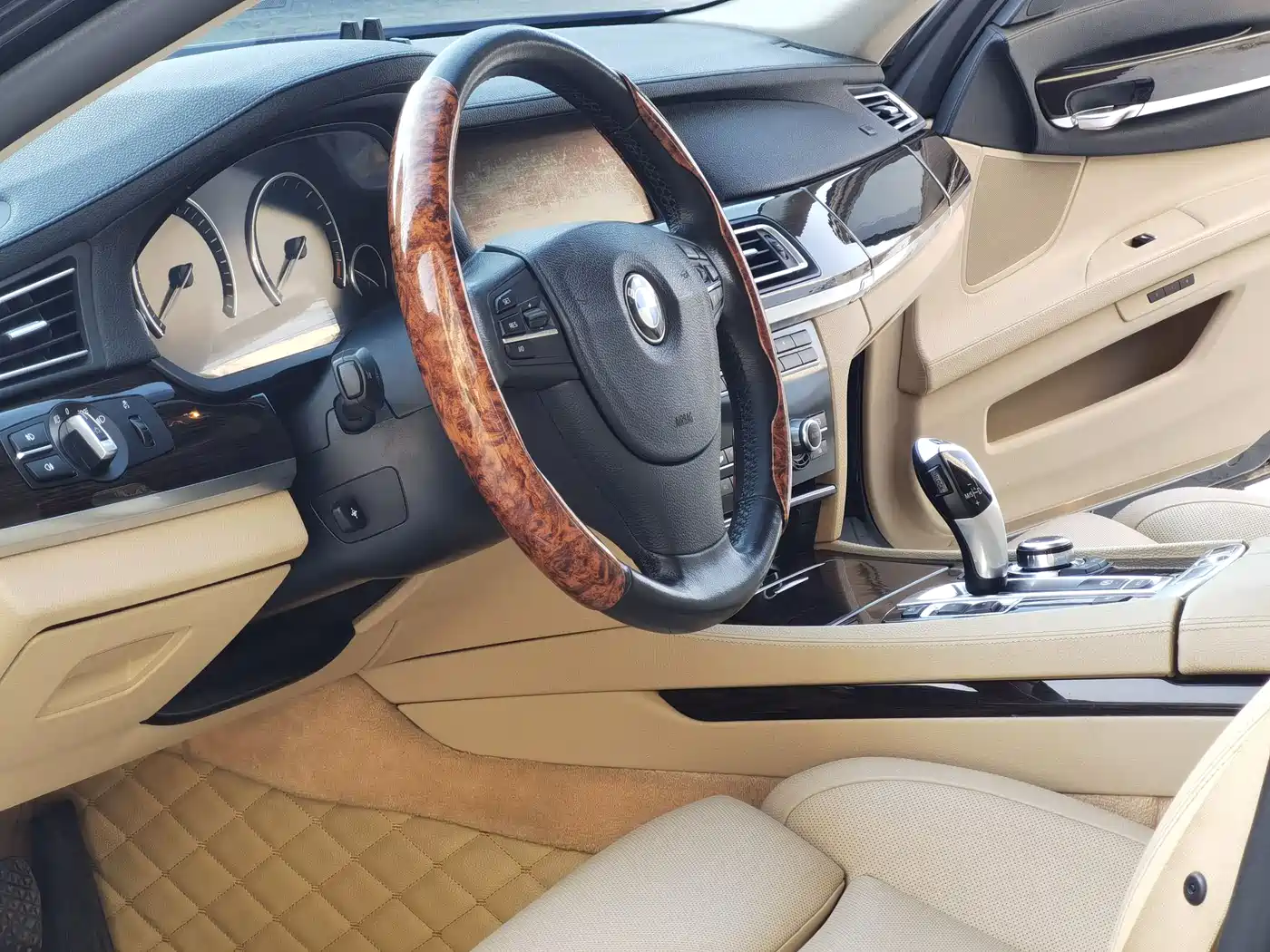 BMW 7 Series 2009 730Li Luxury фото 6