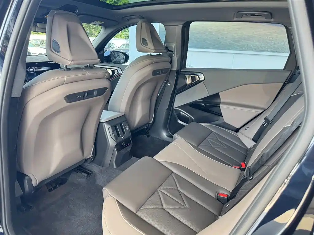 BMW X3 2025 xDrive25L Luxury Package фото 9