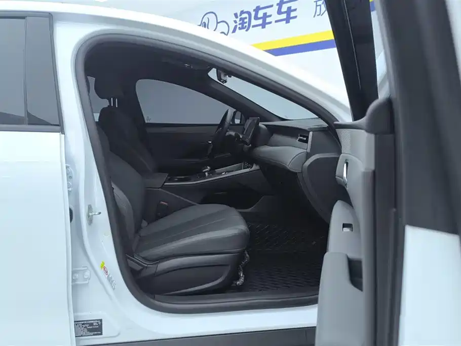 BYD Qin PLUS 2025 DM-i Smart Drive 55KM Leader фото 8