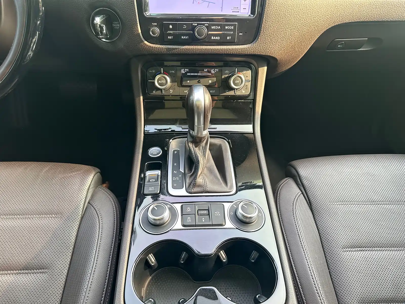 Фото 17 - Volkswagen Touareg