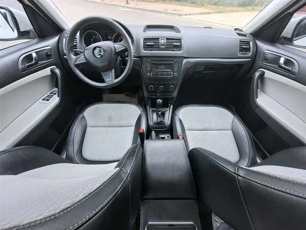 Škoda Yeti 2016 1.4TSI DSG Forward Edition фото 6
