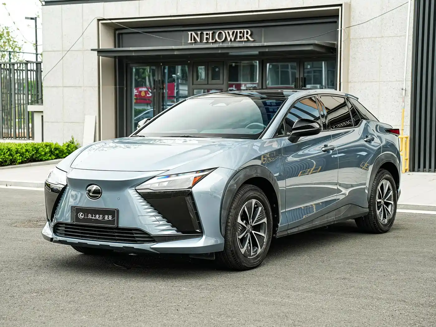Lexus RZ 2023 450e 4WD Deluxe
