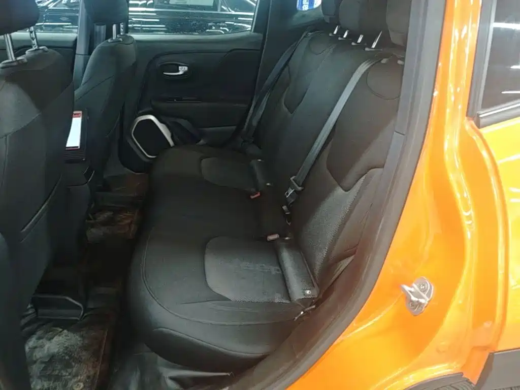 صورة 17 - Jeep Renegade