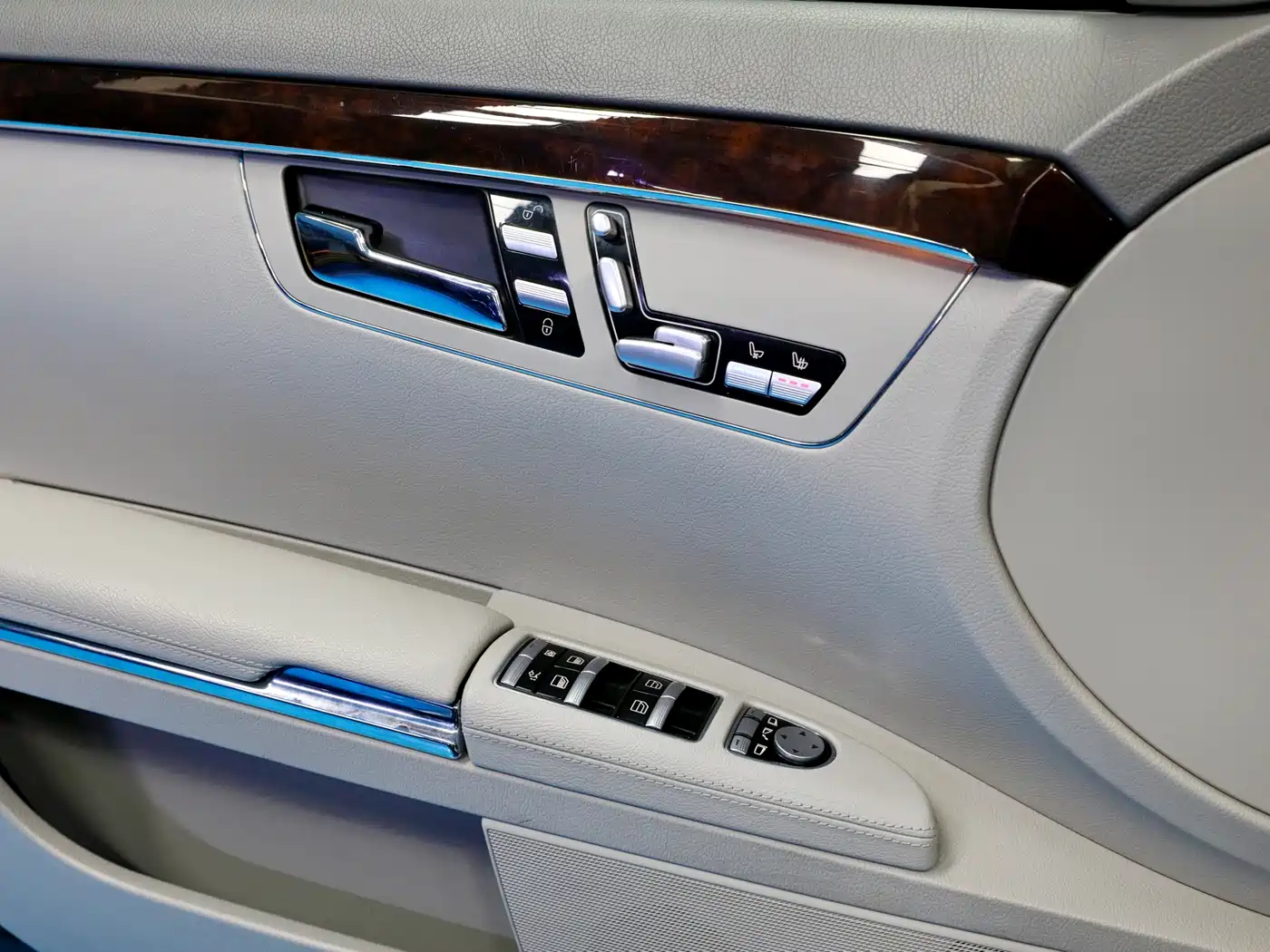 Mercedes-Benz S-Class 2010 S 350 L 4MATIC фото 21