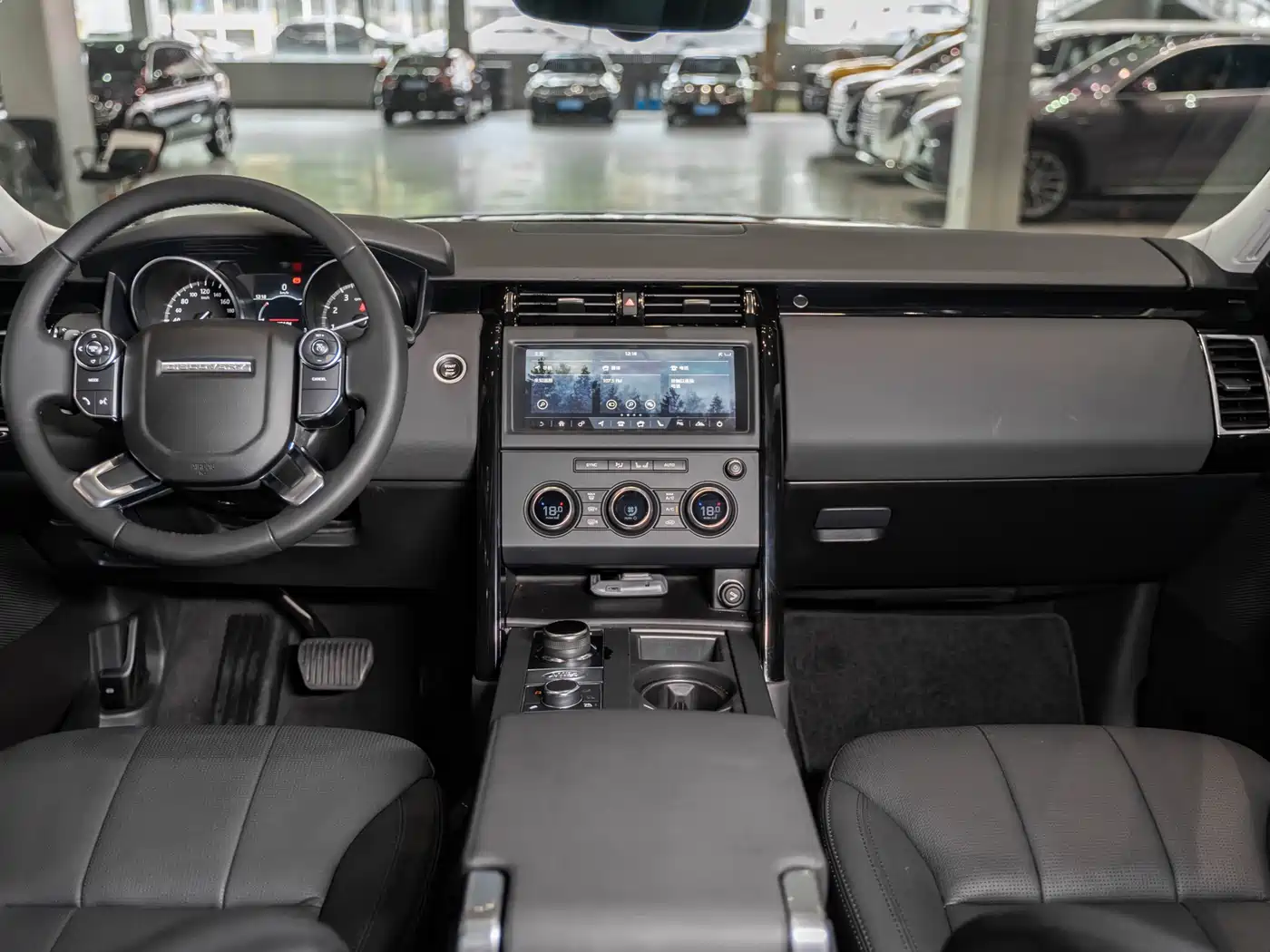 Land Rover Discovery 2018 3.0 SC V6 SE фото 11
