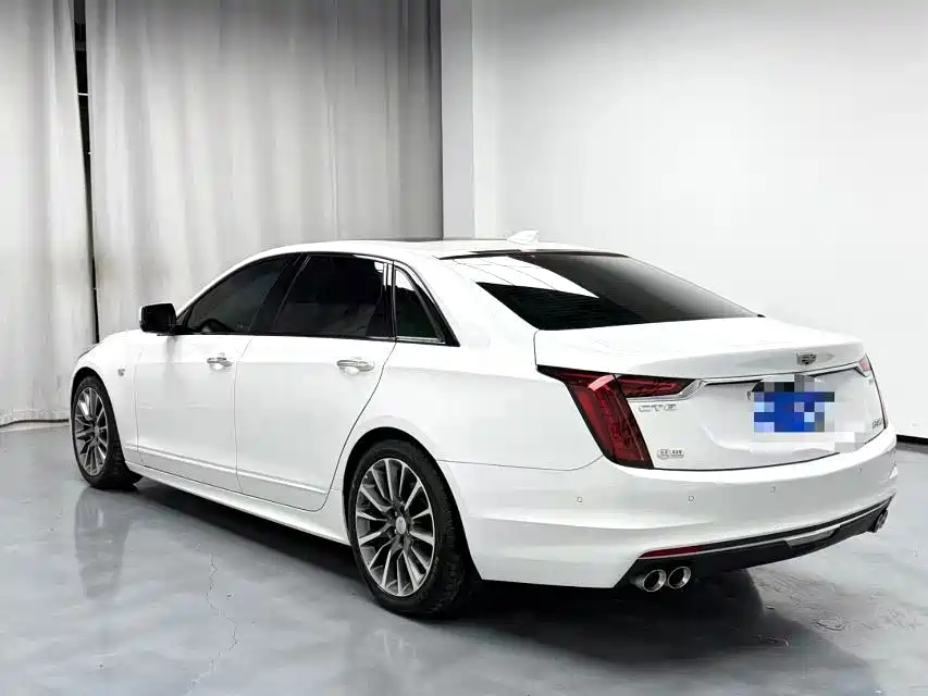 CADILLAC CT6