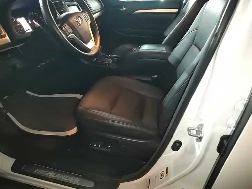 Toyota Highlander 2015 2.0T AWD Luxury Edition 7-seater фото 15